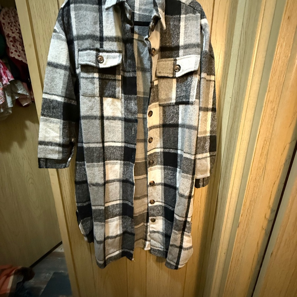5/$20 - Plaid Women's flannel Jacket size small